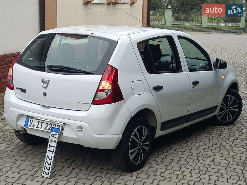 Хэтчбек Dacia Sandero 2009 в Самборе фото 48 Хэтчбек Dacia Sandero 2009 в Самборе