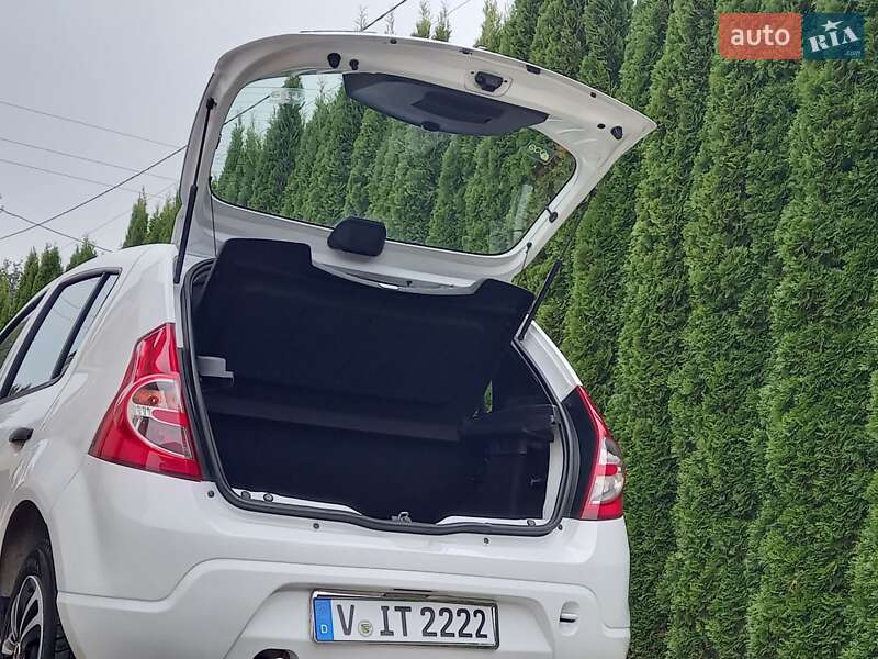 Хэтчбек Dacia Sandero 2009 в Самборе фото 58 Хэтчбек Dacia Sandero 2009 в Самборе