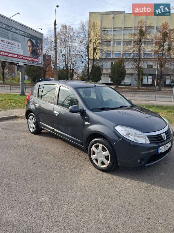 Хэтчбек Dacia Sandero 2011 в Львове