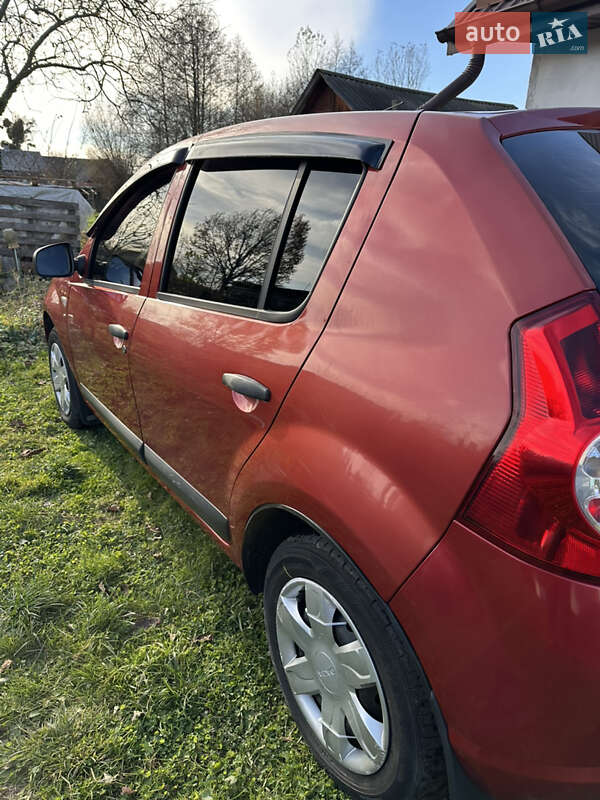 Хэтчбек Dacia Sandero 2009 в Шепетовке