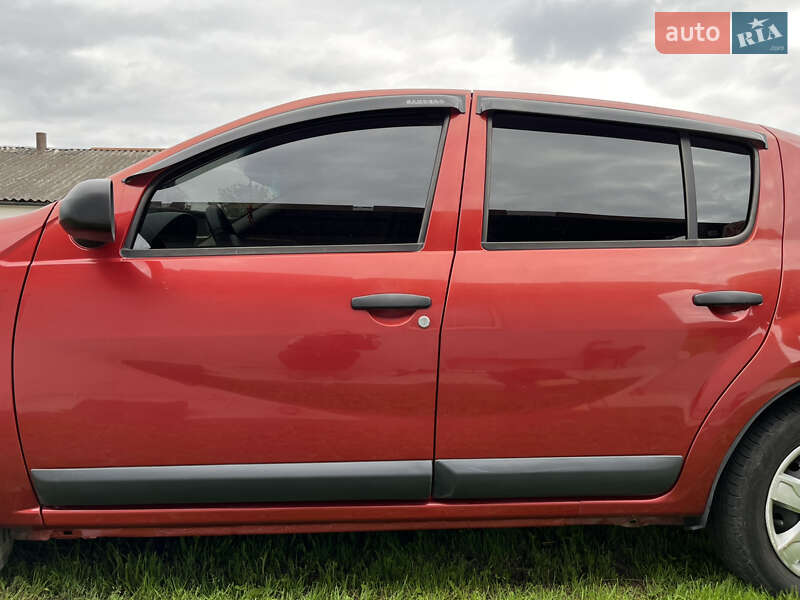 Хэтчбек Dacia Sandero 2009 в Шепетовке