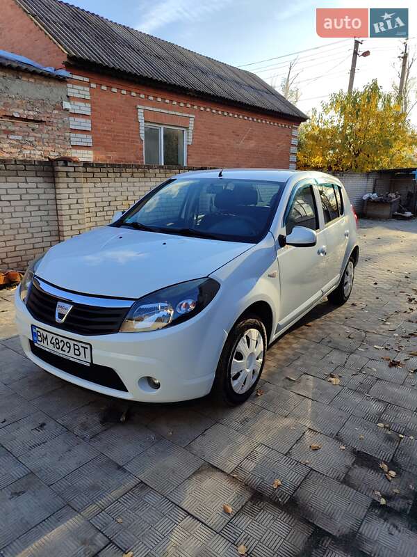 Хетчбек Dacia Sandero 2010 в Лебедині