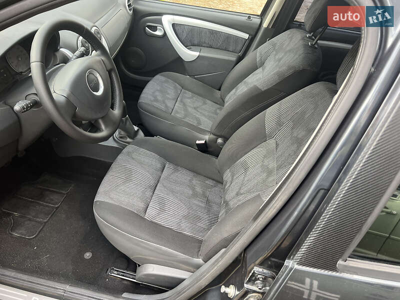 Хетчбек Dacia Sandero 2008 в Києві