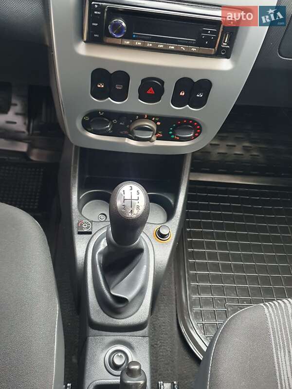 Хэтчбек Dacia Sandero 2009 в Львове фото 35 Хэтчбек Dacia Sandero 2009 в Львове