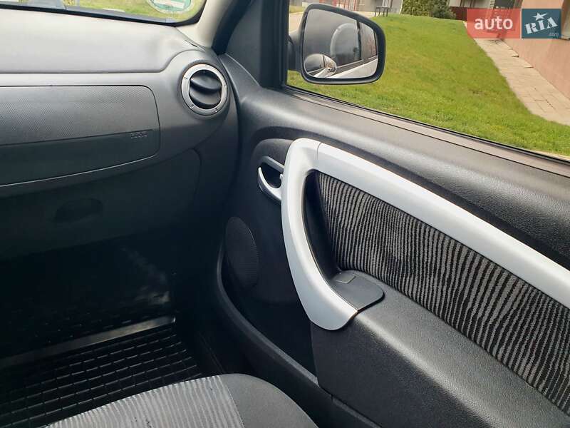 Хэтчбек Dacia Sandero 2009 в Львове фото 24 Хэтчбек Dacia Sandero 2009 в Львове
