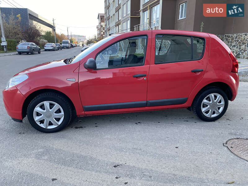 Хэтчбек Dacia Sandero 2010 в Киеве