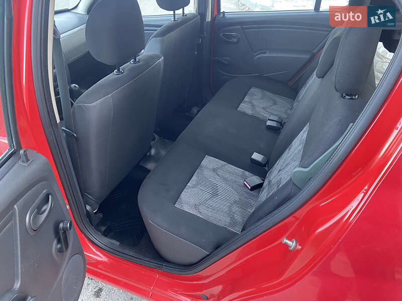 Хэтчбек Dacia Sandero 2010 в Киеве