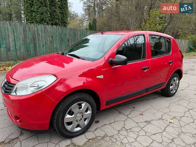 Хэтчбек Dacia Sandero 2009 в Виннице