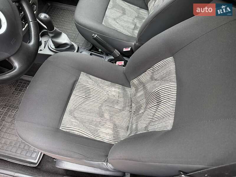 Хэтчбек Dacia Sandero 2009 в Виннице