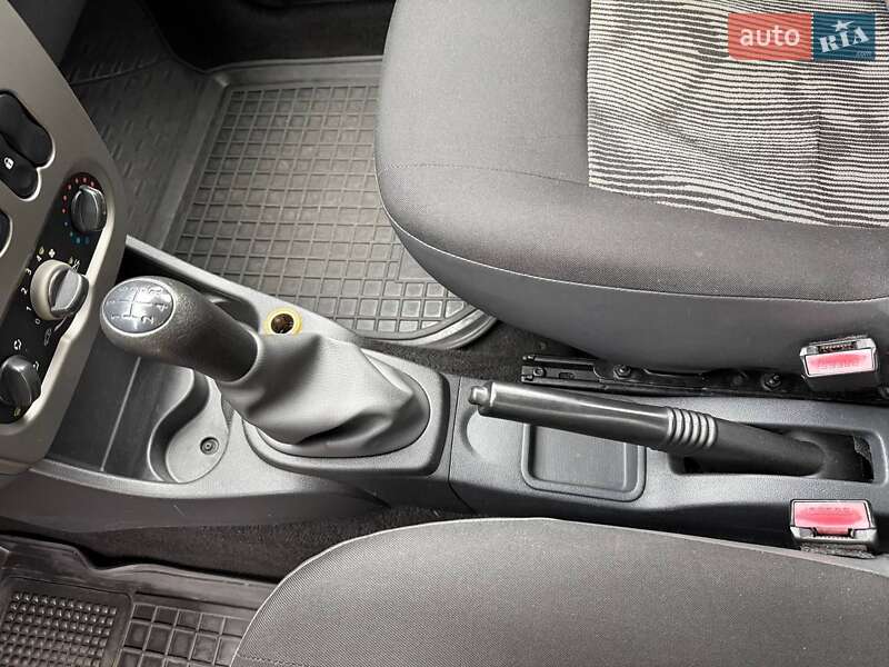 Хэтчбек Dacia Sandero 2009 в Виннице