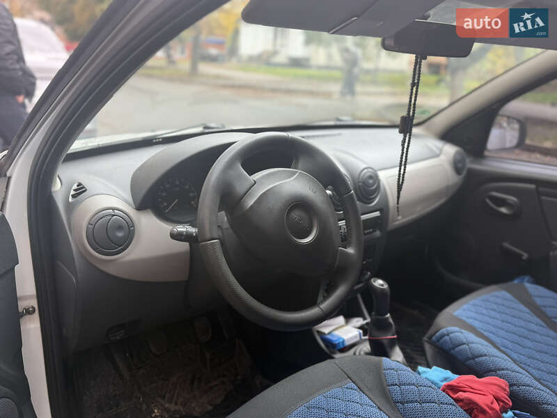 Хэтчбек Dacia Sandero 2009 в Александрие