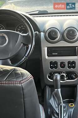 Хэтчбек Dacia Sandero 2011 в Львове