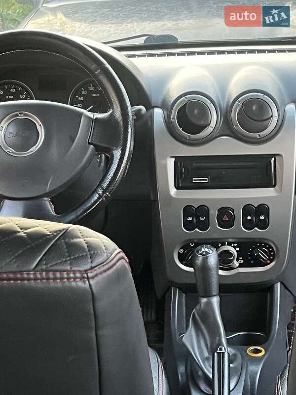 Хэтчбек Dacia Sandero 2011 в Львове