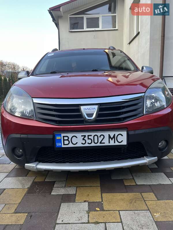 Хэтчбек Dacia Sandero 2011 в Львове