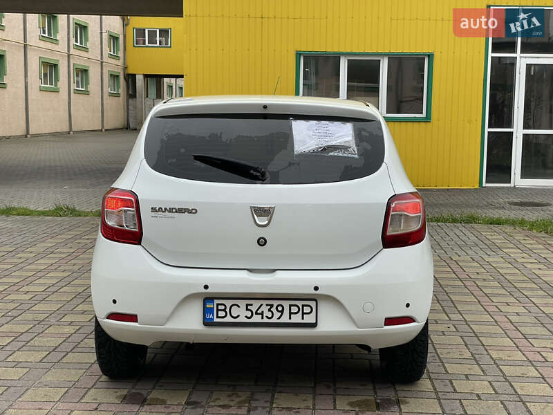 Хэтчбек Dacia Sandero 2016 в Стрые