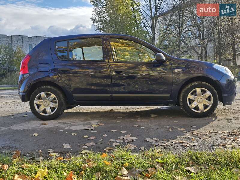 Хетчбек Dacia Sandero 2009 в Львові