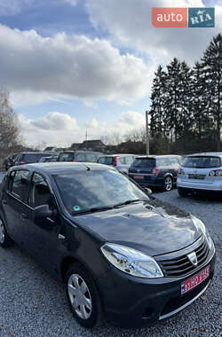 Хэтчбек Dacia Sandero 2009 в Луцке
