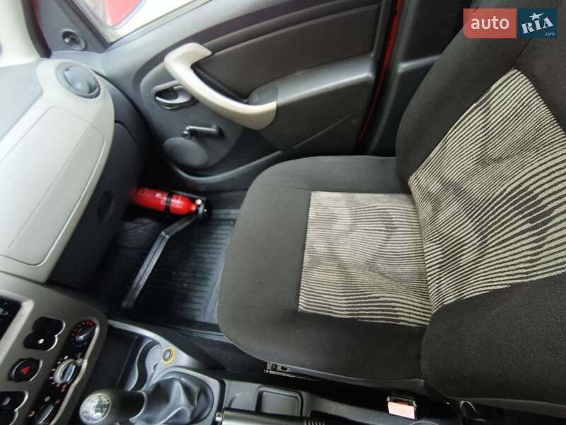 Хетчбек Dacia Sandero 2009 в Києві