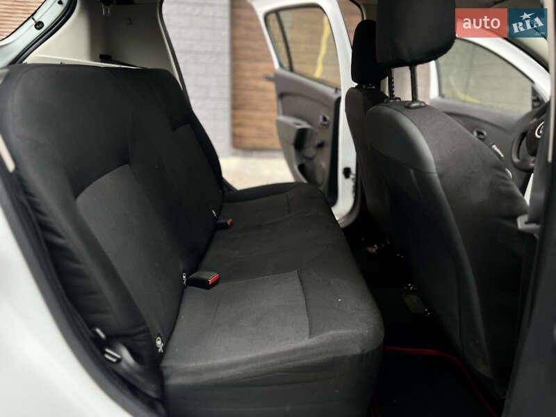 Хэтчбек Dacia Sandero 2015 в Ивано-Франковске