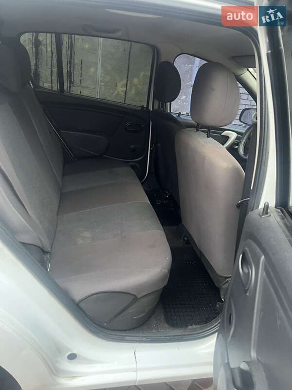 Хетчбек Dacia Sandero 2011 в Луцьку