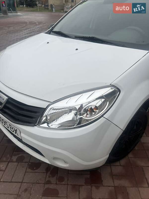Хетчбек Dacia Sandero 2011 в Луцьку
