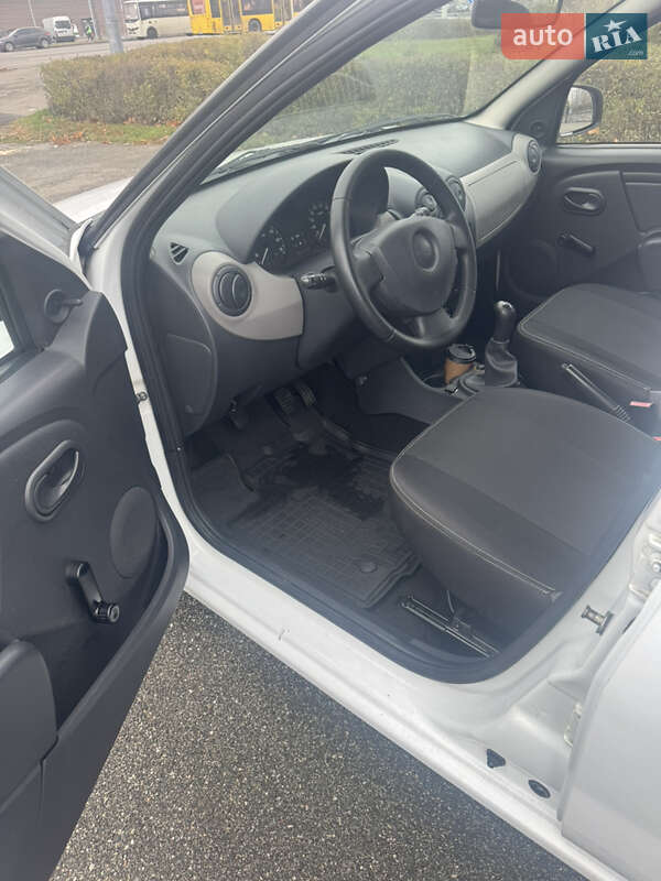 Хэтчбек Dacia Sandero 2012 в Киеве фото 12 Хэтчбек Dacia Sandero 2012 в Киеве