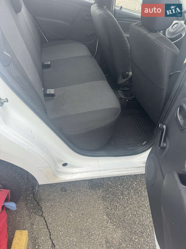 Хэтчбек Dacia Sandero 2012 в Киеве фото 19 Хэтчбек Dacia Sandero 2012 в Киеве