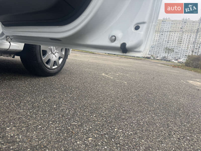 Хэтчбек Dacia Sandero 2012 в Киеве фото 22 Хэтчбек Dacia Sandero 2012 в Киеве