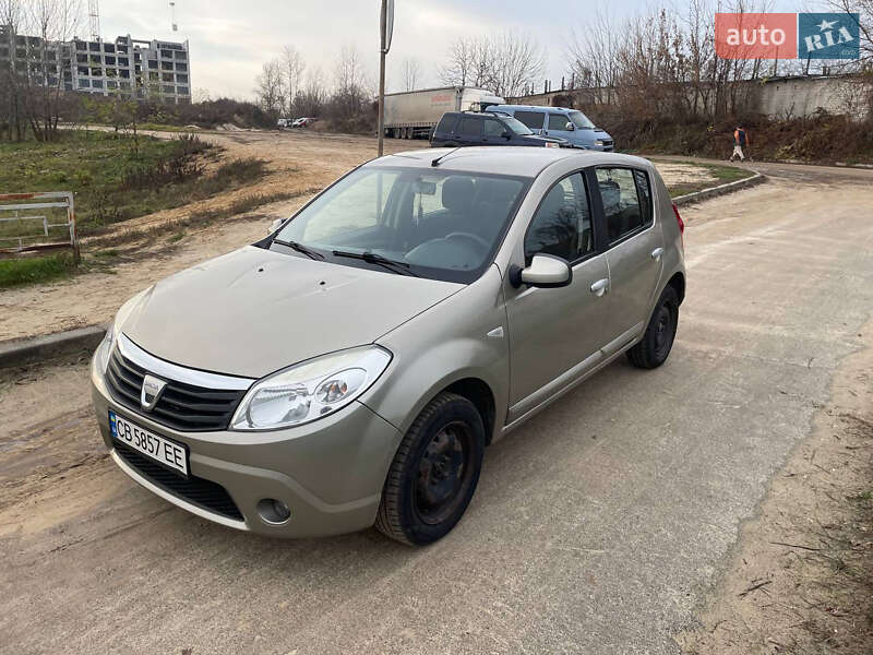 Хэтчбек Dacia Sandero 2008 в Чернигове