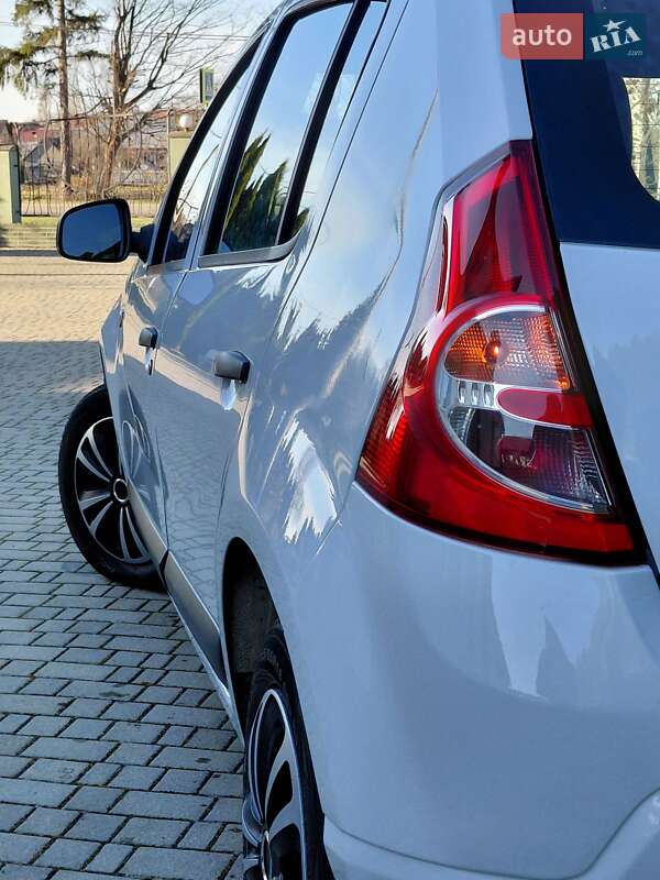 Хэтчбек Dacia Sandero 2010 в Самборе фото 42 Хэтчбек Dacia Sandero 2010 в Самборе