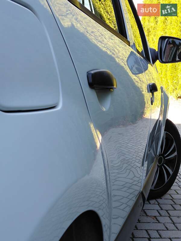 Хэтчбек Dacia Sandero 2010 в Самборе фото 57 Хэтчбек Dacia Sandero 2010 в Самборе