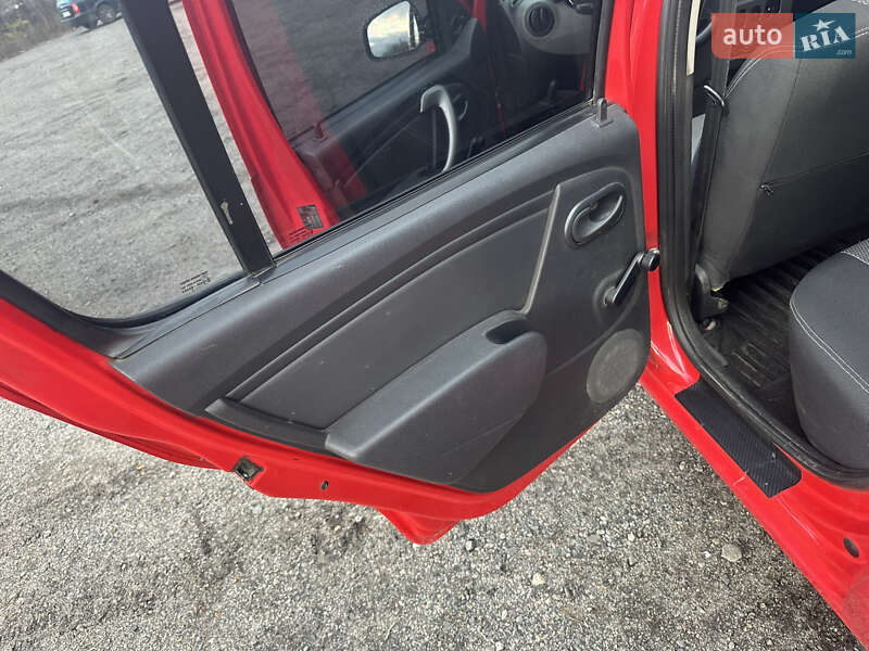 Хэтчбек Dacia Sandero 2009 в Полтаве фото 22 Хэтчбек Dacia Sandero 2009 в Полтаве