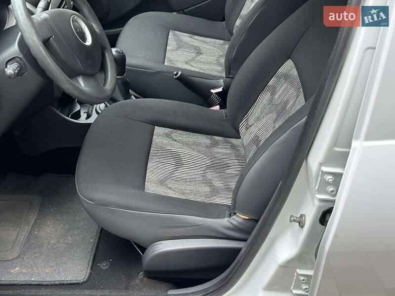 Хэтчбек Dacia Sandero 2009 в Ровно фото 15 Хэтчбек Dacia Sandero 2009 в Ровно