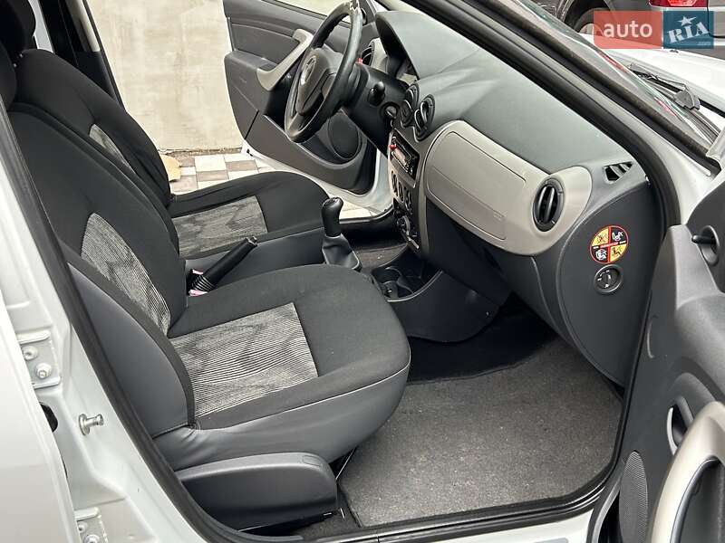 Хэтчбек Dacia Sandero 2009 в Ровно фото 38 Хэтчбек Dacia Sandero 2009 в Ровно