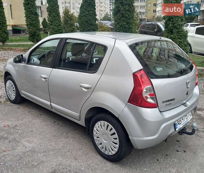 Хэтчбек Dacia Sandero 2011 в Виннице