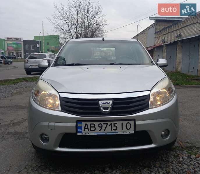 Хэтчбек Dacia Sandero 2011 в Виннице