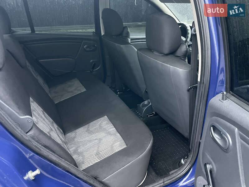 Хэтчбек Dacia Sandero 2009 в Баре