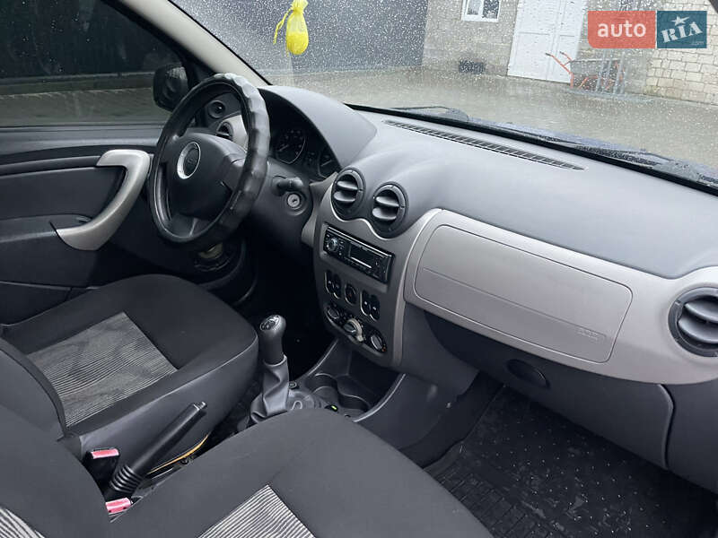 Хэтчбек Dacia Sandero 2009 в Баре