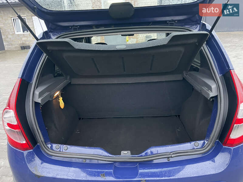 Хэтчбек Dacia Sandero 2009 в Баре