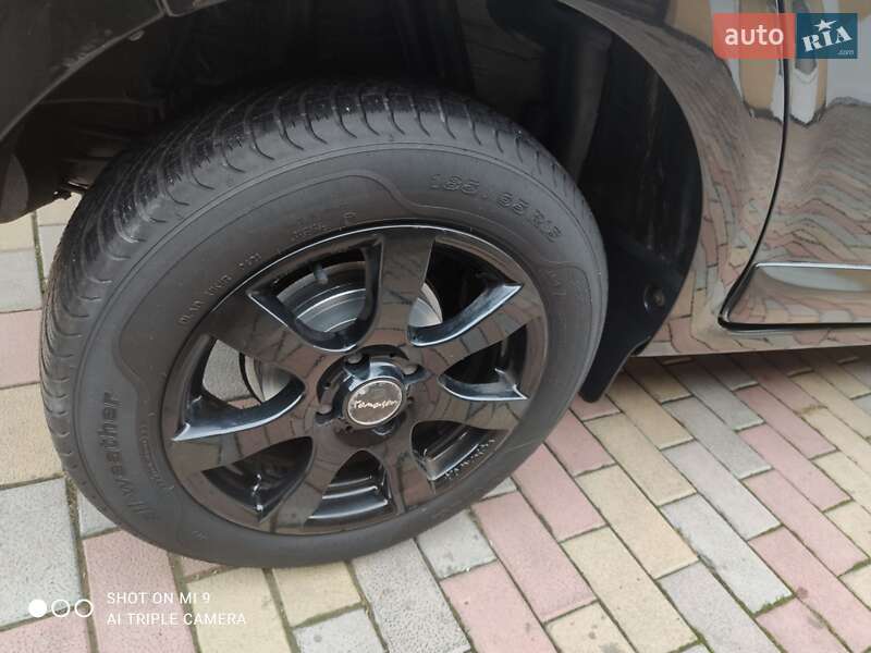 Хэтчбек Dacia Sandero 2012 в Немирове