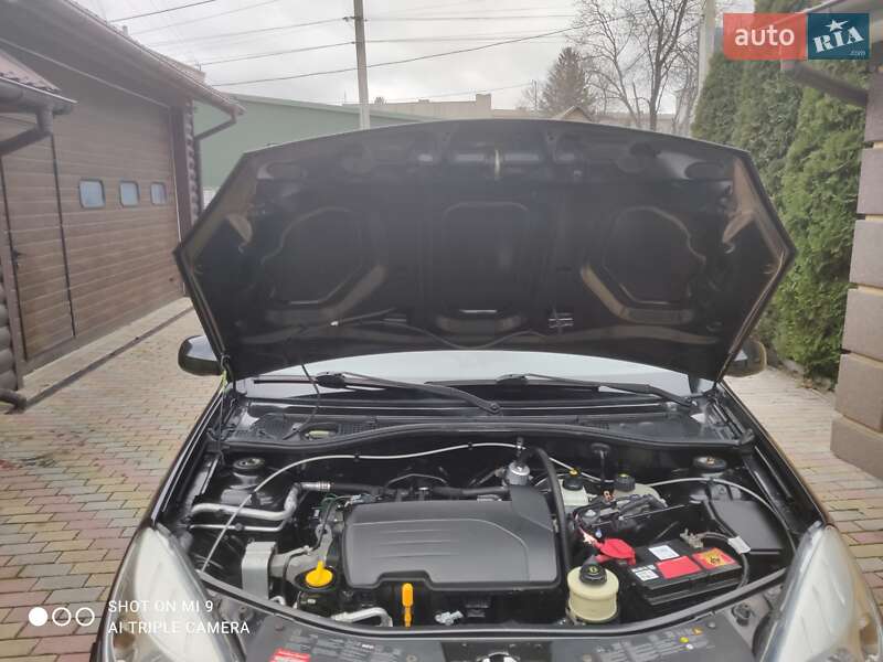 Хэтчбек Dacia Sandero 2012 в Немирове