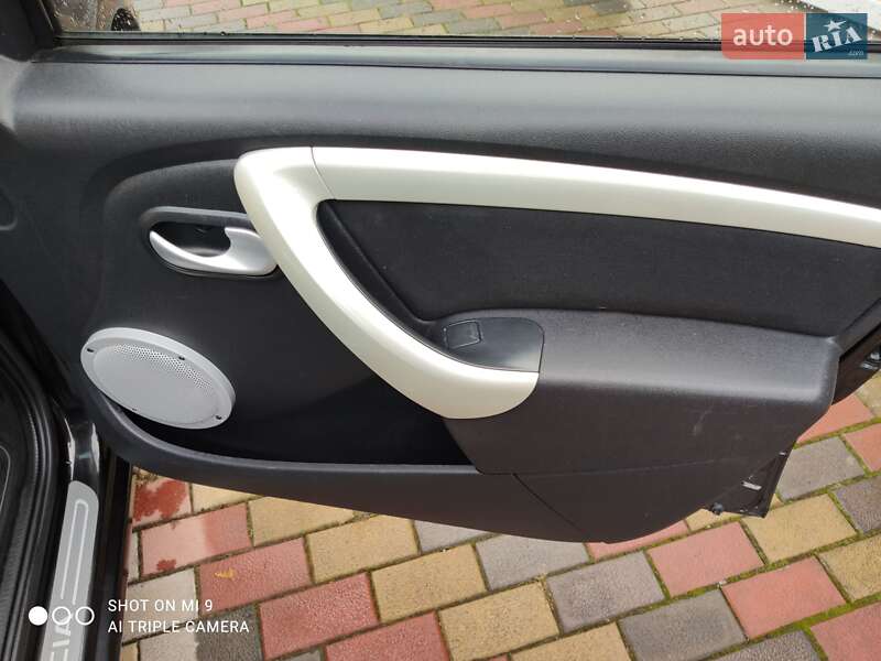 Хэтчбек Dacia Sandero 2012 в Немирове