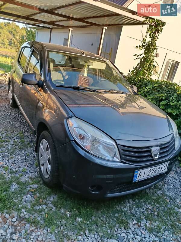 Хэтчбек Dacia Sandero 2009 в Сквире