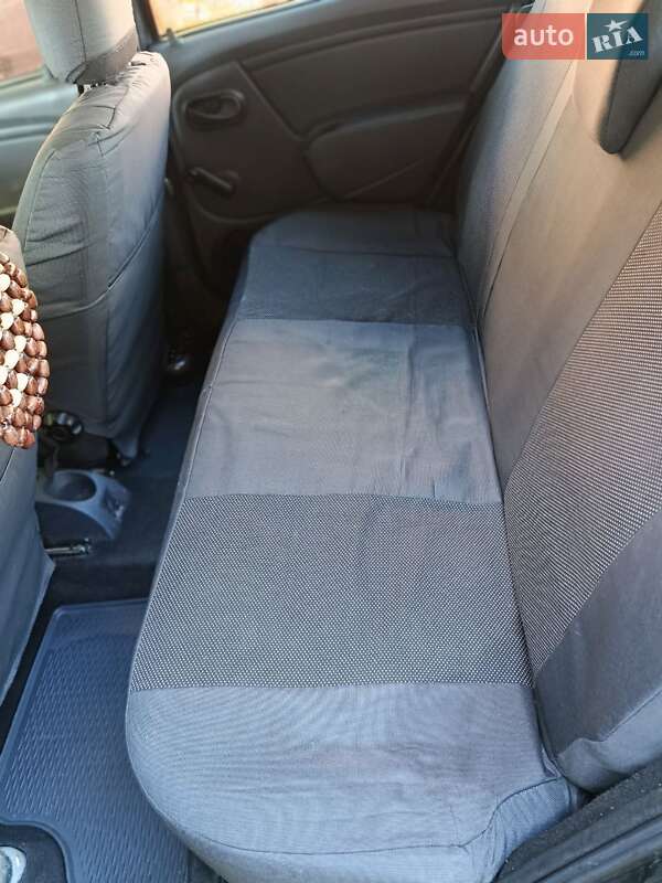 Хэтчбек Dacia Sandero 2009 в Сквире