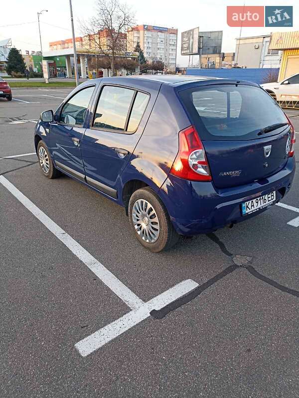 Хэтчбек Dacia Sandero 2009 в Борисполе