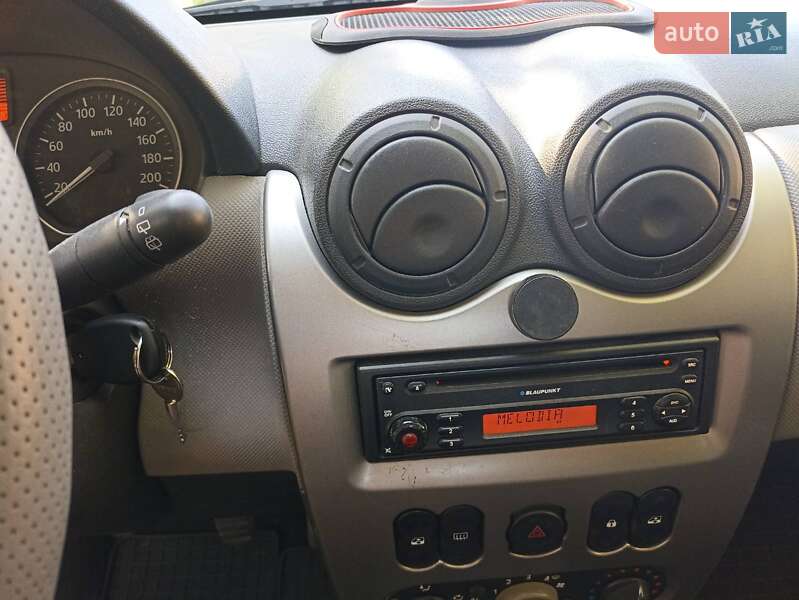 Хэтчбек Dacia Sandero 2009 в Борисполе