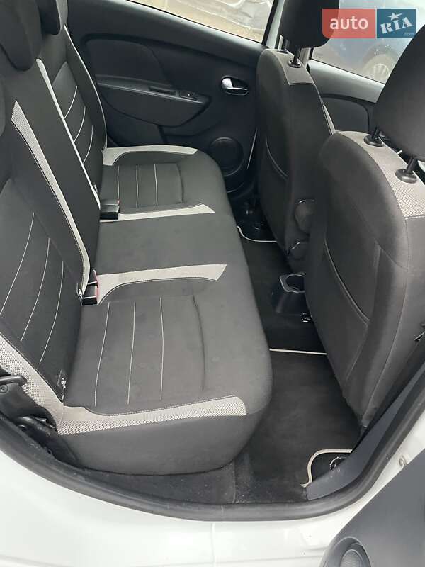 Хетчбек Dacia Sandero 2020 в Львові