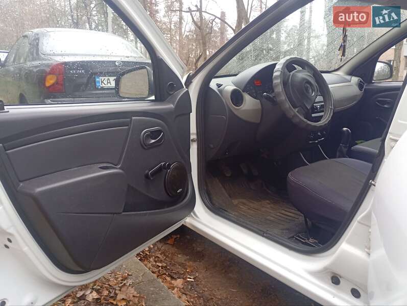 Хэтчбек Dacia Sandero 2010 в Киеве