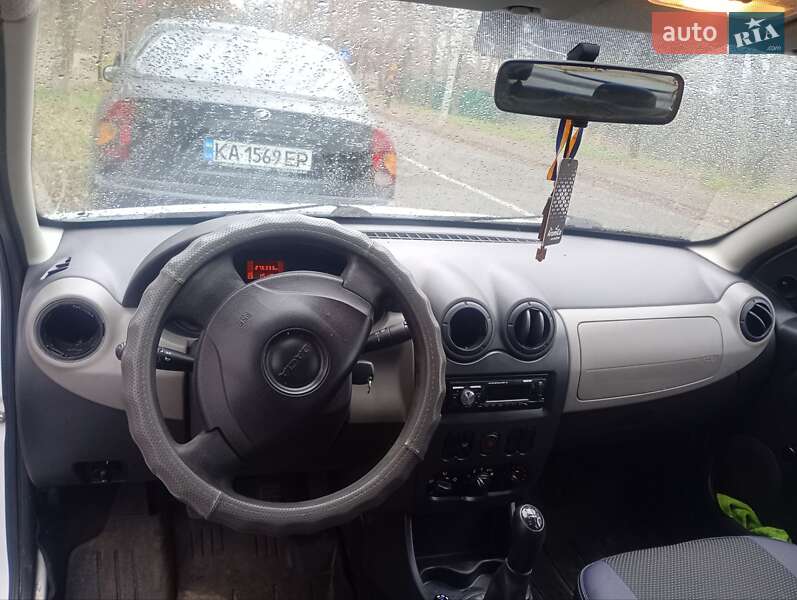 Хэтчбек Dacia Sandero 2010 в Киеве