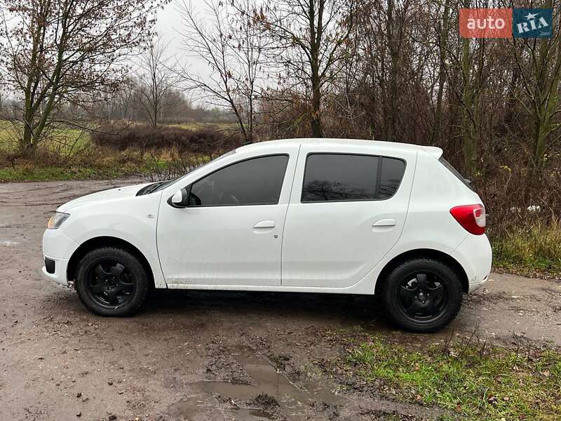 Хэтчбек Dacia Sandero 2013 в Конотопе